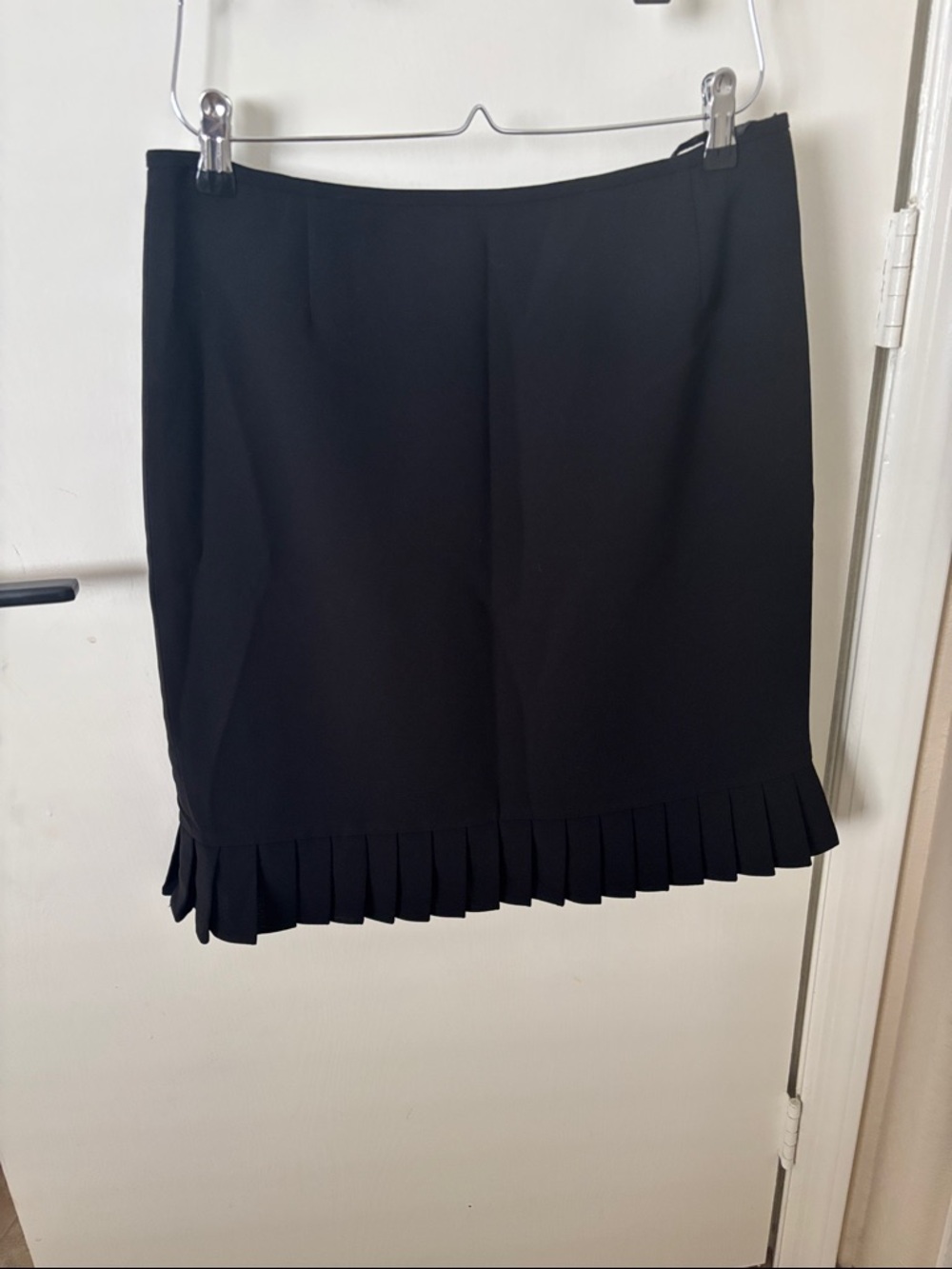 Black Pleated Hem Women's Skirt